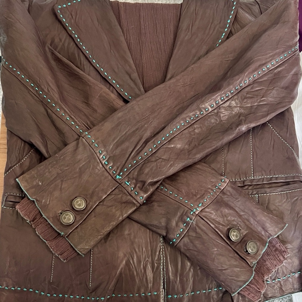 Women's Brown Leather Jacket - Picture 8 of 8